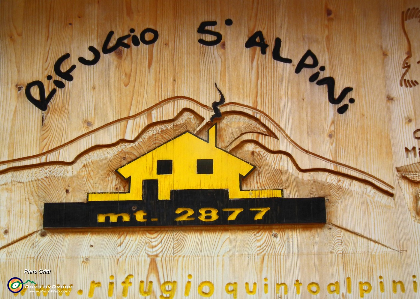 37 Rif. Quinto Alpini (2877 m).JPG